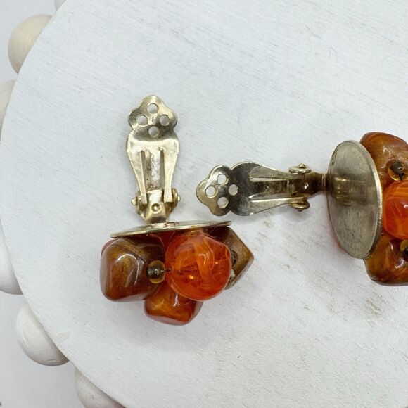 KRAMER Vintage Orange Beaded Floral Earrings Clip On Clustered Gold Tone Classic - Picture 8 of 11